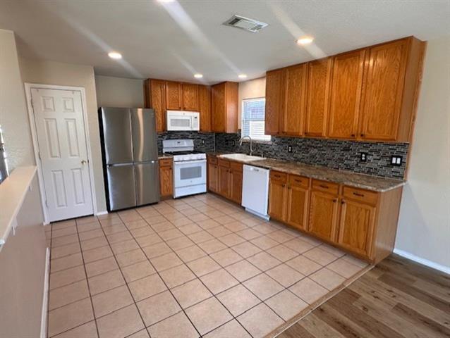 Foto del edificio - 5880 Crestview Dr