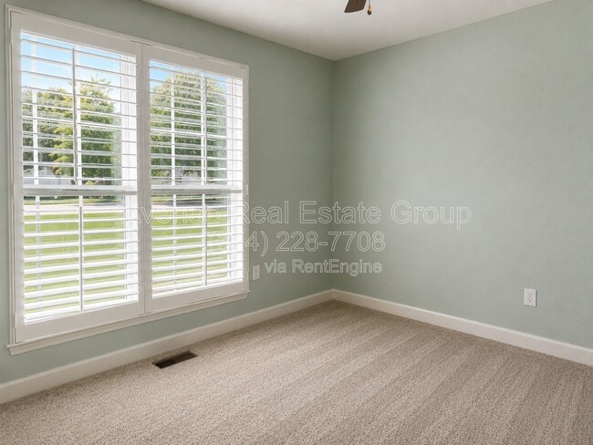 Building Photo - 1016 Westlake Village Dr