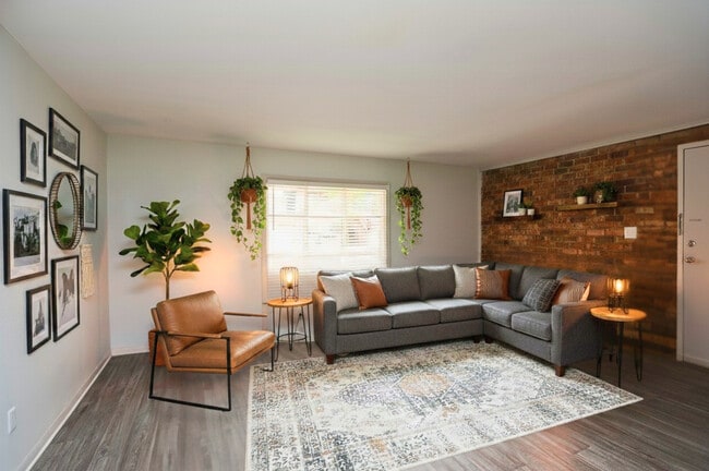 Photo - Chateau Apartments