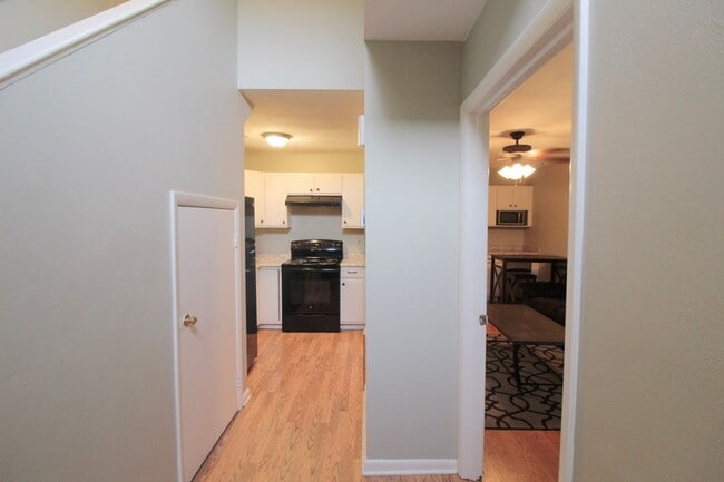 Building Photo - 1366 Bradley Dr
