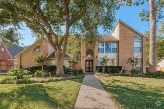 Building Photo - 15714 Sylvan Lake Dr