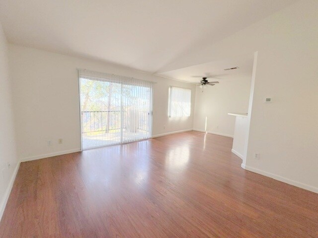 Building Photo - 2564 Avenida Del Vista