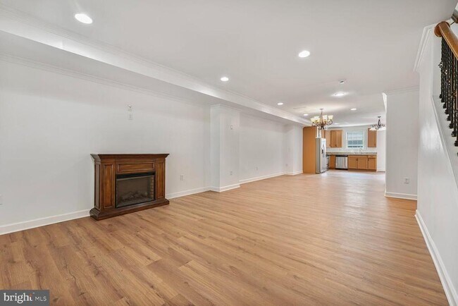 Building Photo - 2433 3rd St NE