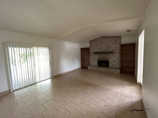 Building Photo - 2408 Carnation Dr