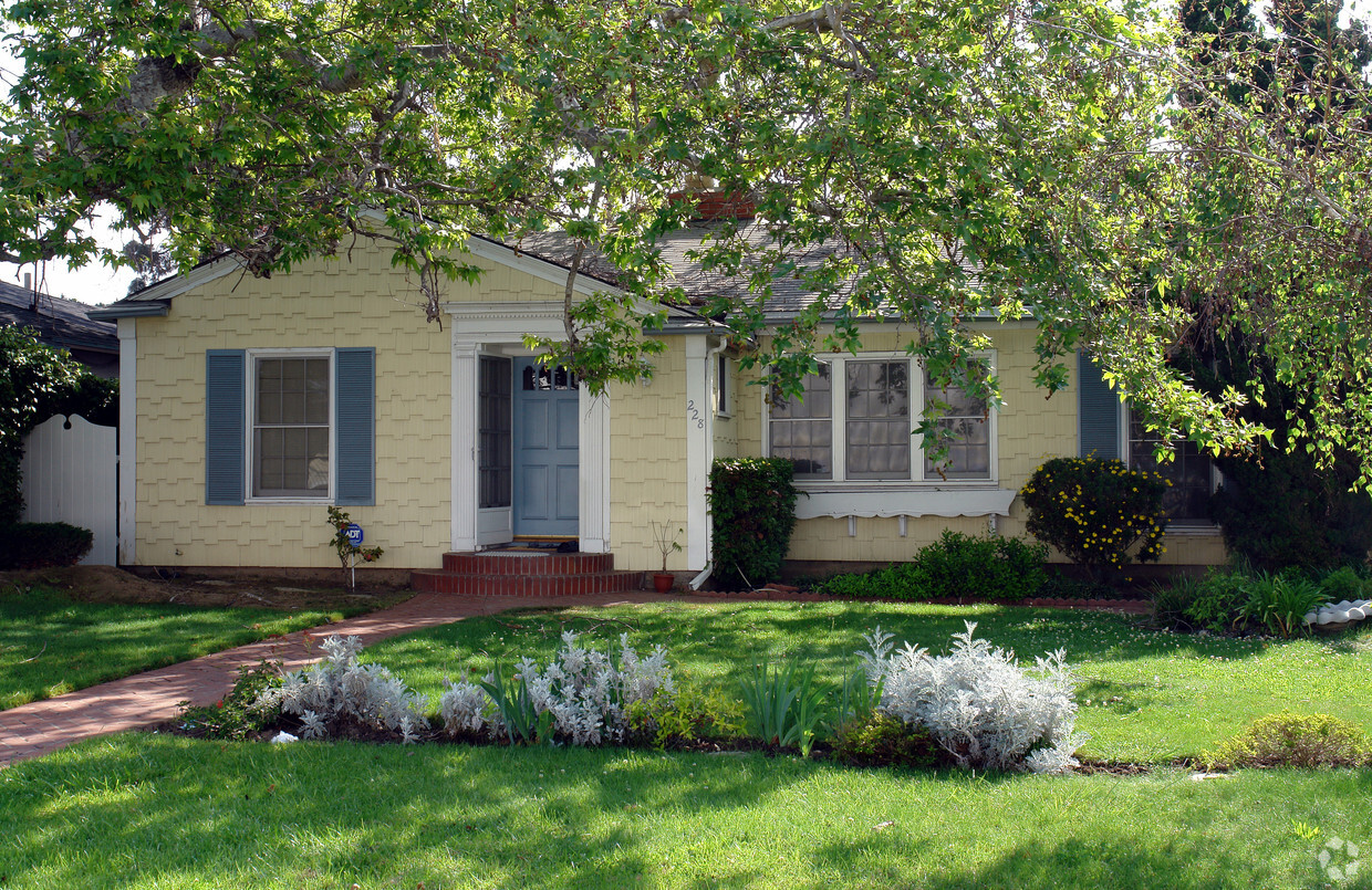 Primary Photo - 228 N Locust St