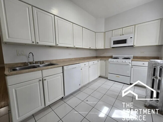 Building Photo - 552 Elmwood Ave