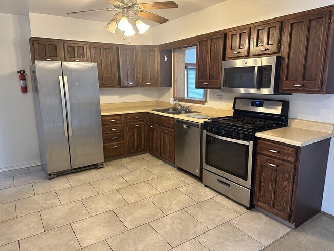Building Photo - 6372 Iris Ct