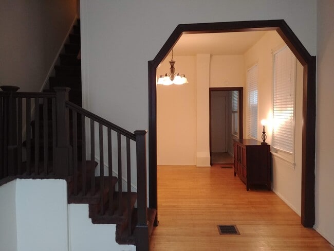 Foto del edificio - 982 N Randolph St