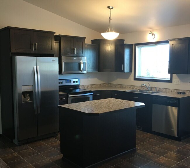 Foto del edificio - 3 Bed 2 Bath Twin Home