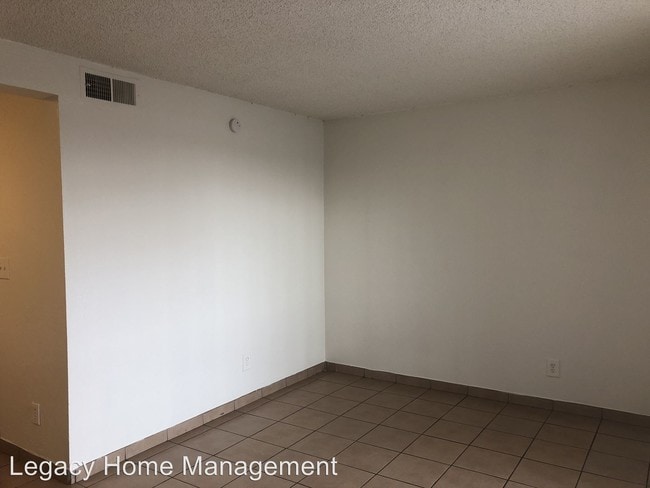 Foto del edificio - 819 S Stapley Dr