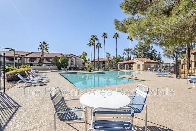 Foto del edificio - 1351 N Pleasant Dr