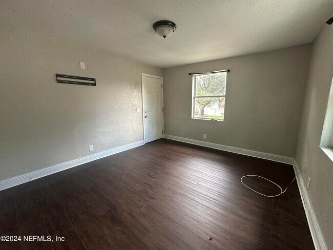 Foto del edificio - 1231 W 4th St