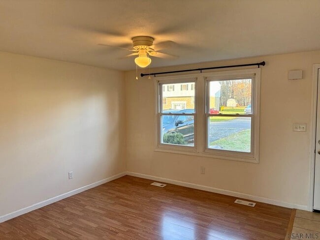 Building Photo - 427 Devon Dr