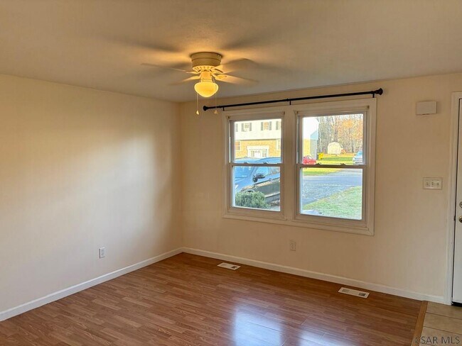 Foto del edificio - 427 Devon Dr