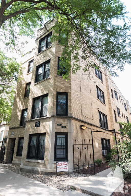Building Photo - 710 W Roscoe St