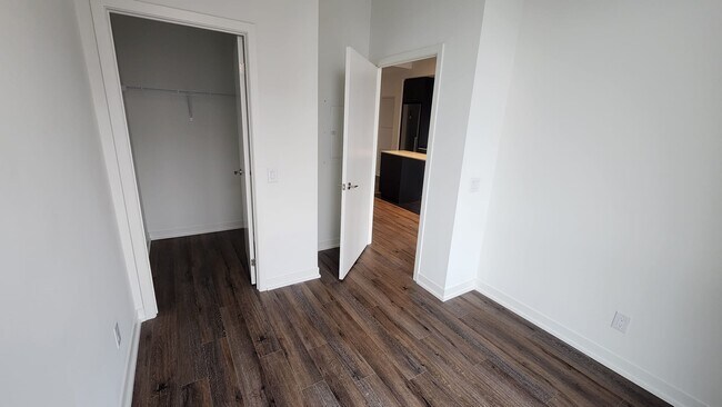 Photo du bâtiment - 1808 St Clair Av W