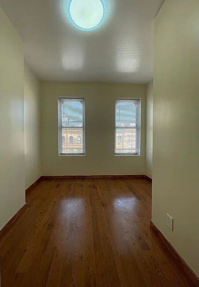 Foto del edificio - 398 Woodbine St