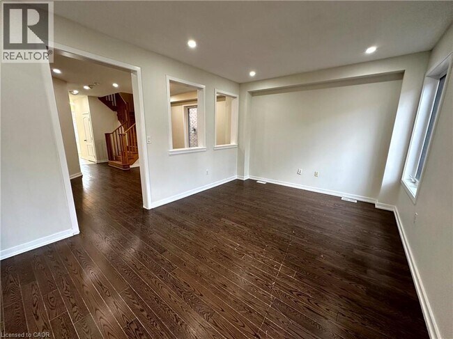 Building Photo - 7 Abercrombie Cres