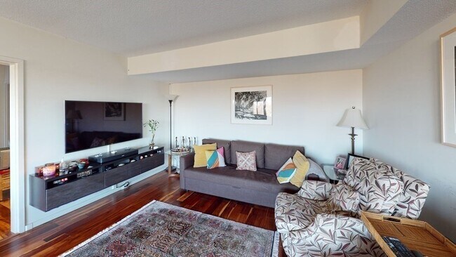 Foto del edificio - 250 Hammond Pond Pkwy