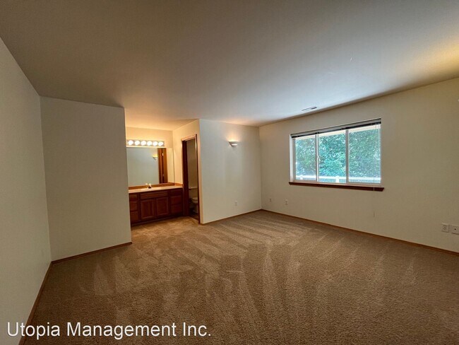 Building Photo - 3 br, 2 bath House - 2040 Superior St. #202