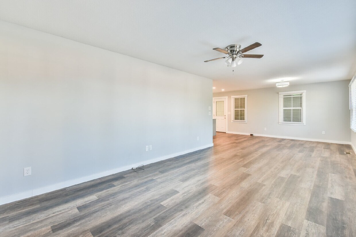 Primary Photo - Charming 3-Bedroom Home with Granite Count...