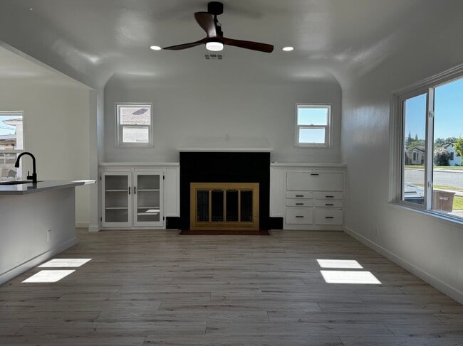 Building Photo - 123 Linda Vista Dr