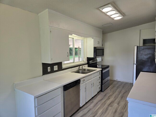Foto del edificio - 4048 Dolly Ridge Rd