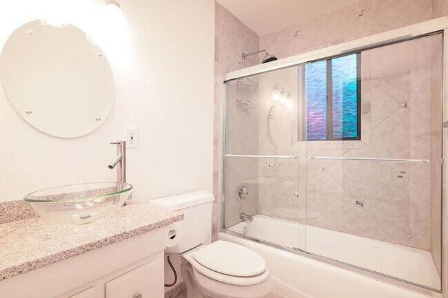 Foto del edificio - Beautiful custom home on 2.5 private acres!