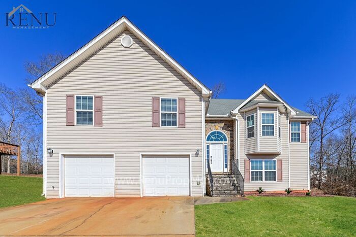 Primary Photo - Now Available! 5 Bedroom 3 Bath!