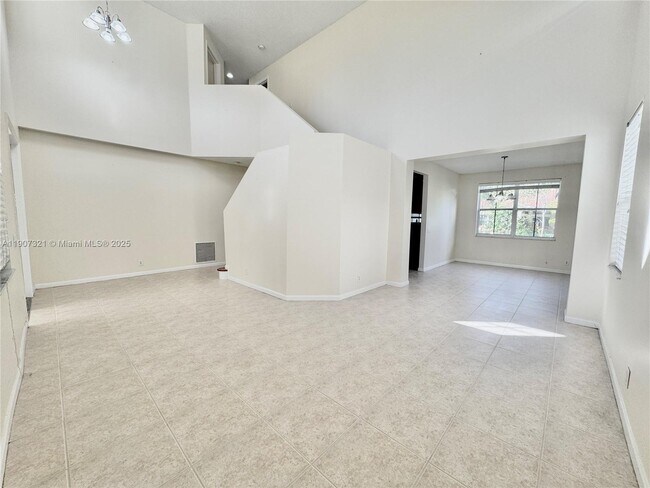 Foto del edificio - 4383 Laurel Ridge Cir