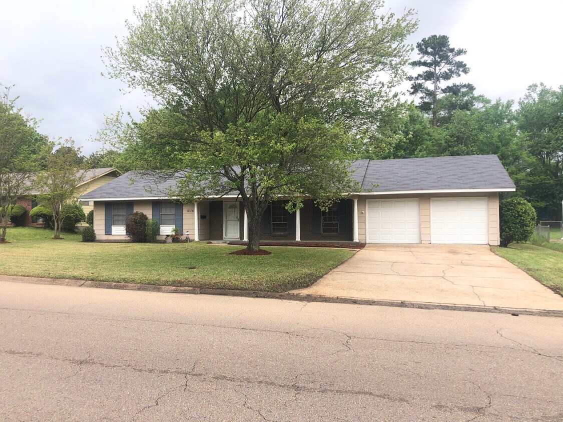 1276 Plantation Blvd, Jackson, MS 39211 House for Rent in Jackson, MS