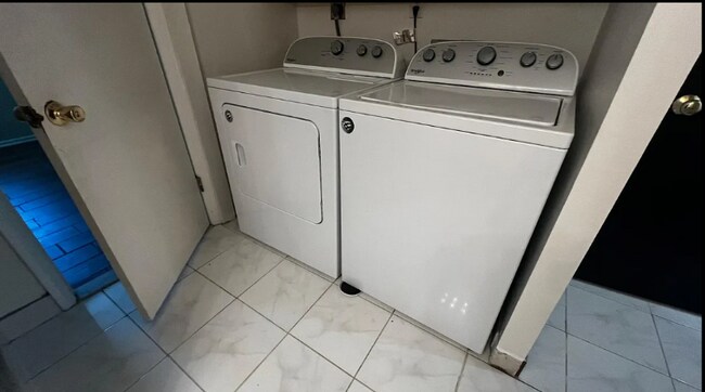 Foto del edificio - 1621 Debra Dr
