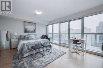 Building Photo - 60 Town Centre Court