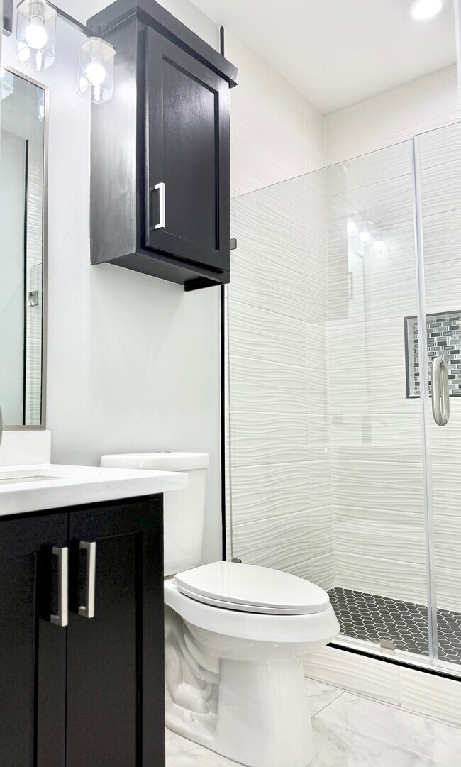 Building Photo - 2108 E Viviana St