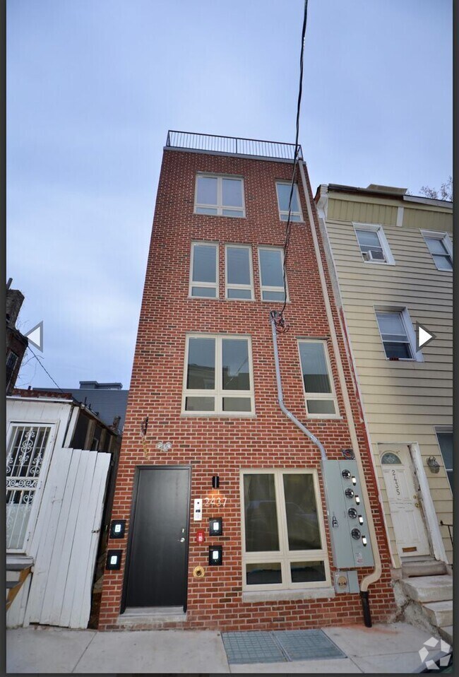 Building Photo - 2437 W Thompson St