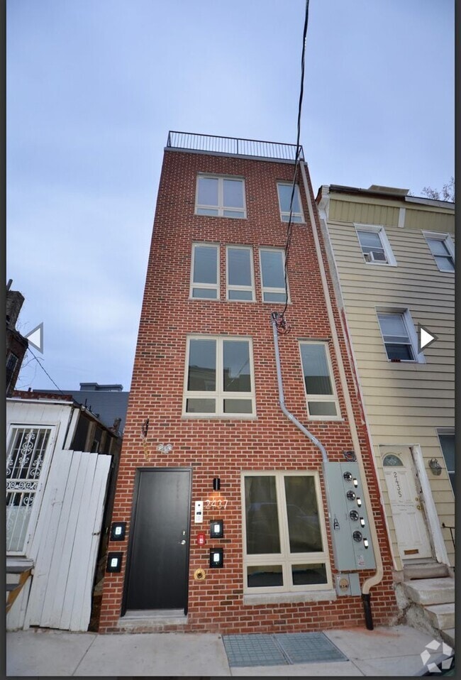 Building Photo - 2437 W Thompson St