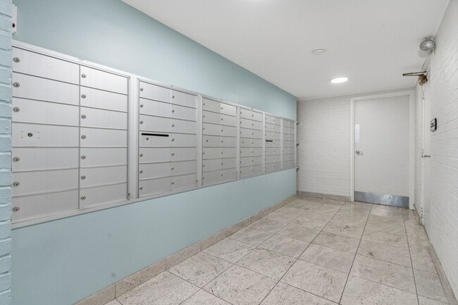 Building Photo - 515 W Wrightwood Ave