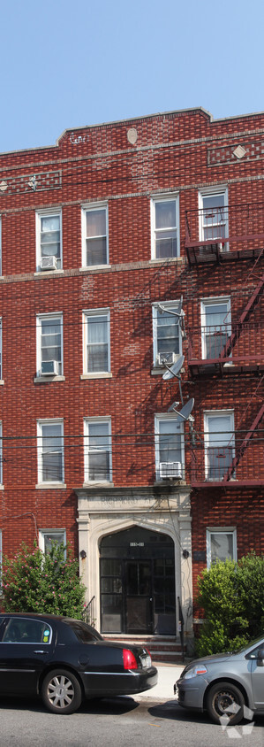 Building Photo - Richmond Apts