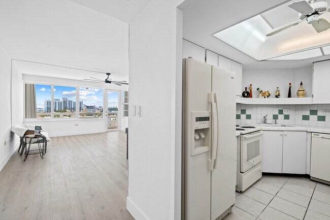 Foto del edificio - 3111 N Ocean Dr