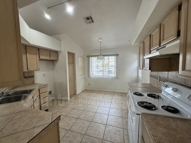 Building Photo - 1934 Easy St