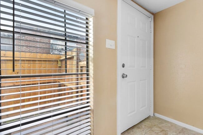 Building Photo - 9550 Deering Dr