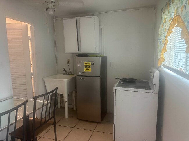 Foto del edificio - 230 SW 14th St