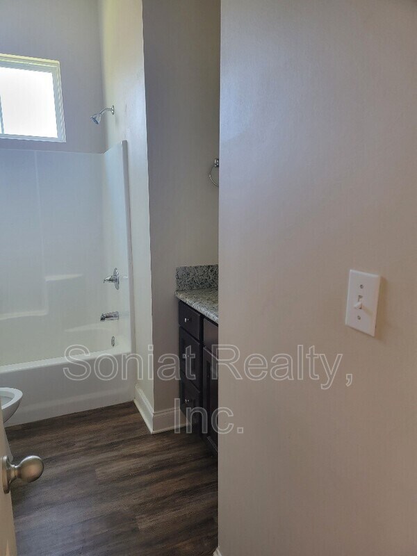 Building Photo - 4969 Rhodes Dr