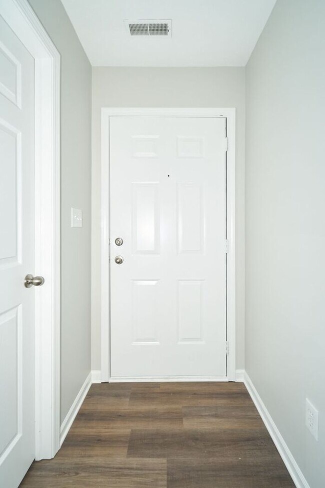 Building Photo - Sweet Remodeled 3 Bedroom in Fishers!