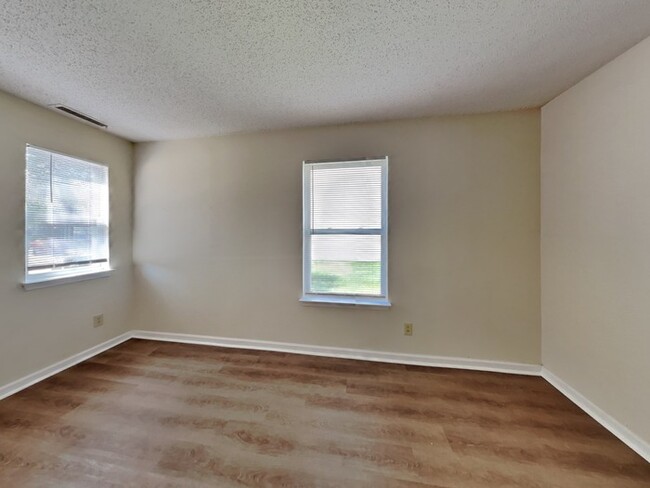 Building Photo - 9140 Amberleigh Dr