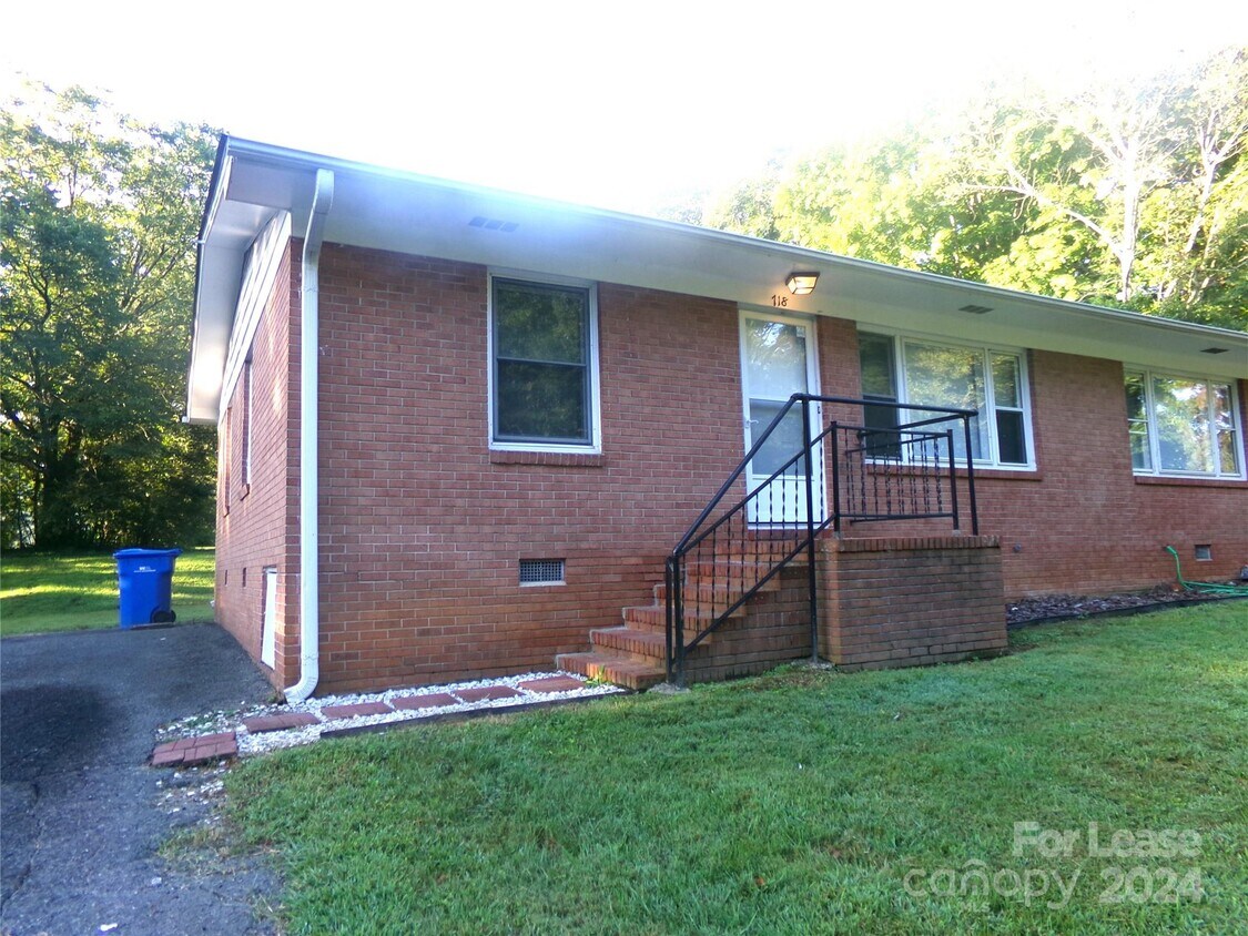 Primary Photo - 718 Brown Ave