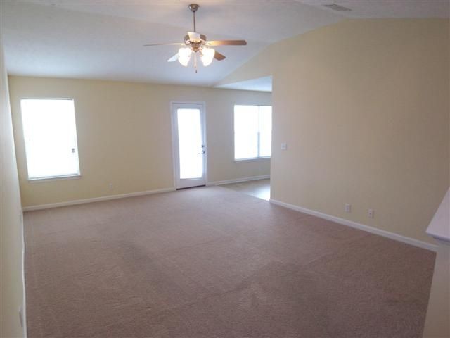 Foto del edificio - 3BR/2.5B With A Bonus Room Blackman Area