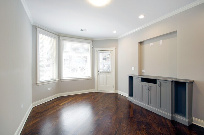 Living Room Millwork - 1538 W George St
