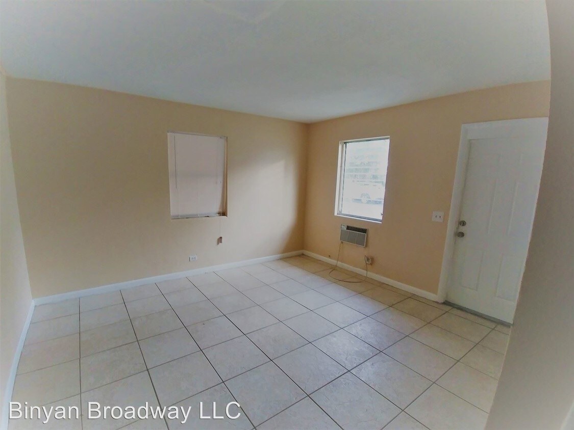 Building Photo - 3300 Broadway