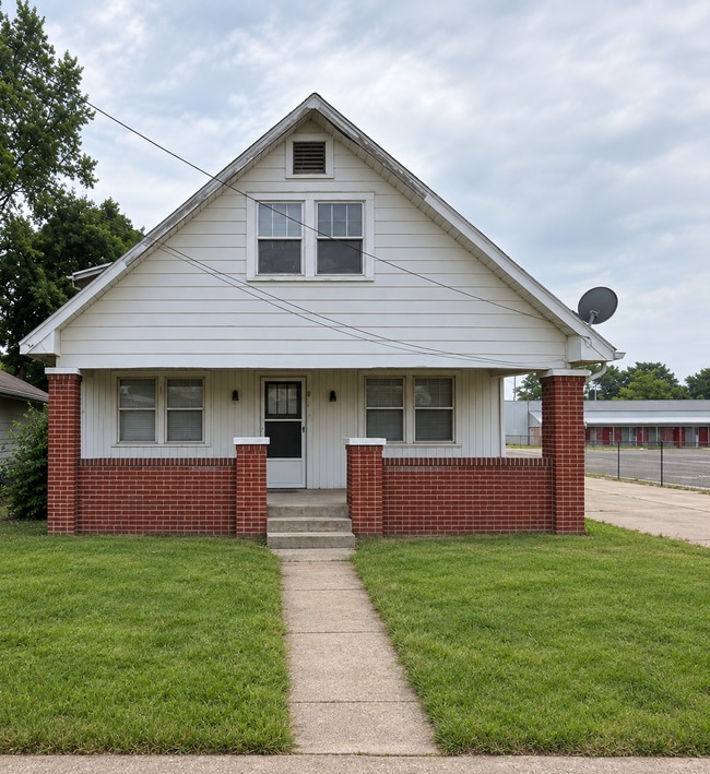 Building Photo - 1019-1019 W Memorial Dr